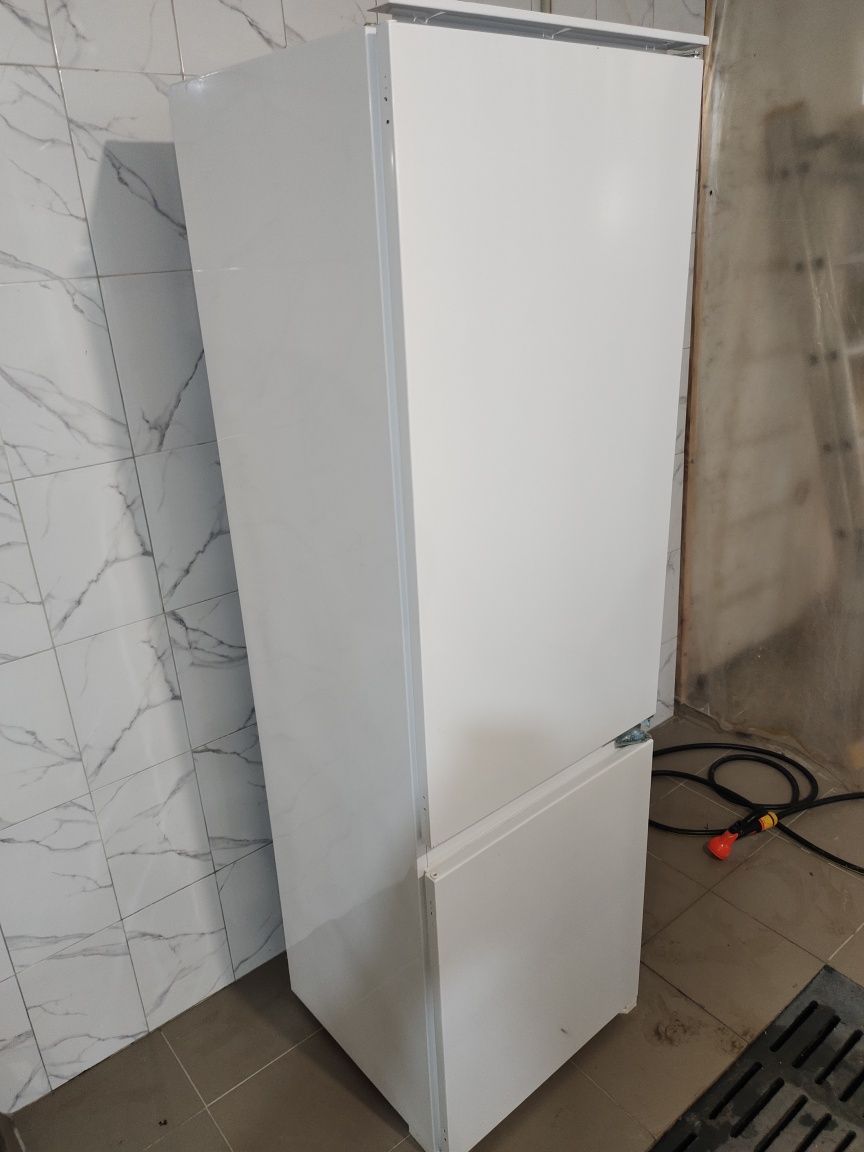 Холодильник Kernau 178 cm.Холодильник під вмонтування. Ідеальний стан