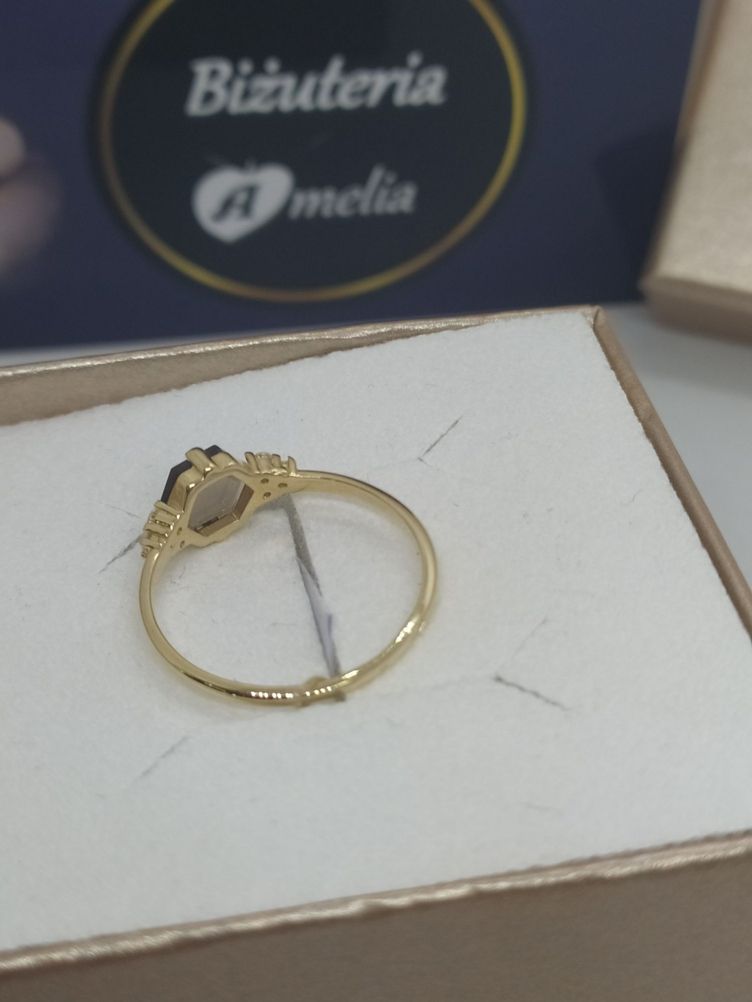 Śliczny delikatny pierścionek ala kwarc dumny żółte złoto PR 585