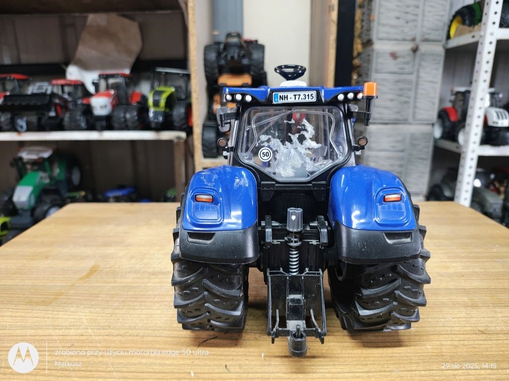 Bruder traktor New Holland