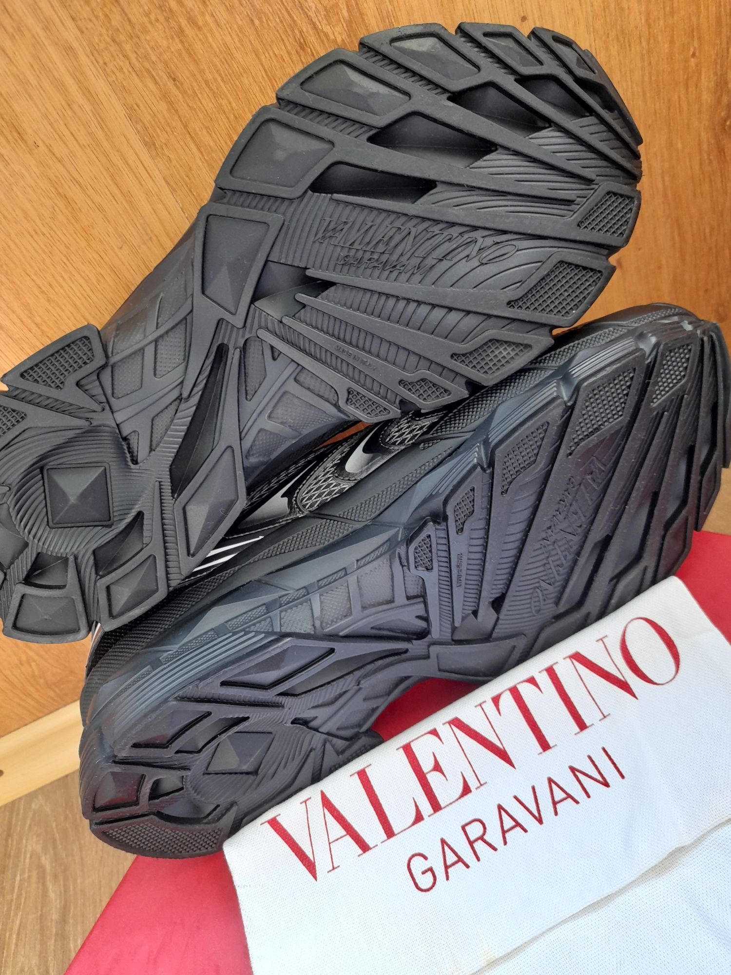 Кросівки Valentino Garavani,оригінал