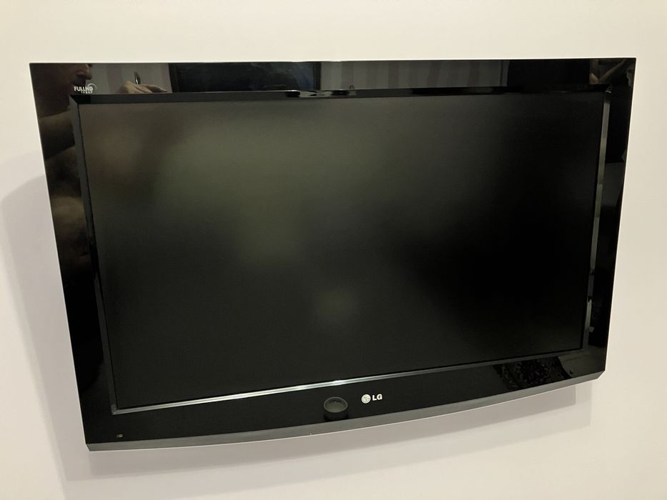 LG 37LF75 “37” , під ремонт або на запчастини