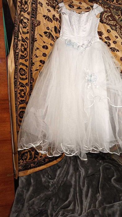 Весільна сукня ніжна