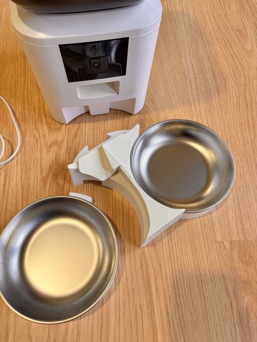 Dispensador automático de alimentos para cães e gatos