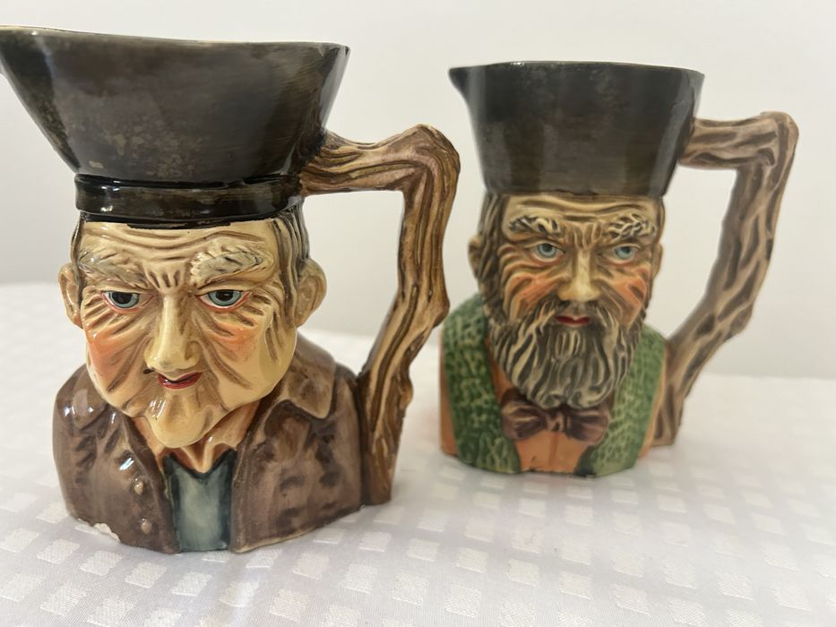 Conjunto de duas canecas antropomorficas vintage