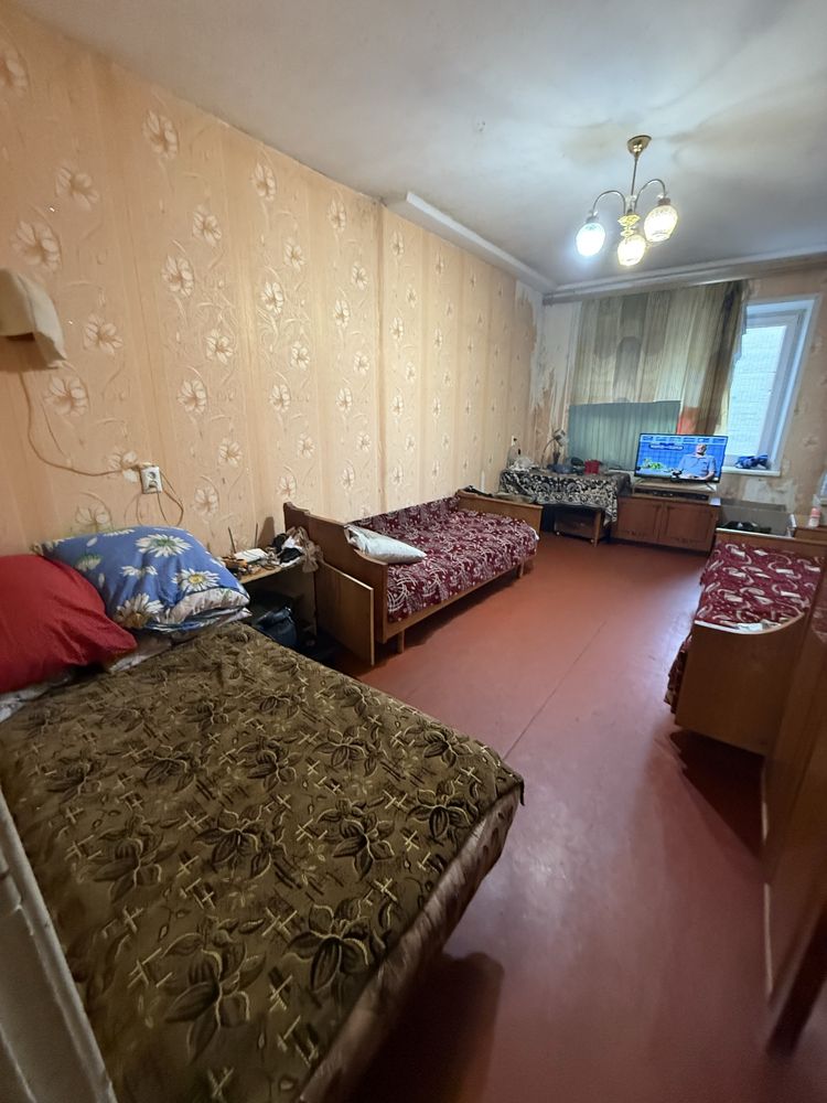 CРОЧНО Центр! Продаж двокімнатної квартири.