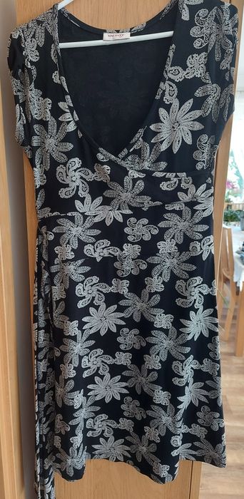 Sukienka czarna w kwiaty rozm 38 Orsay