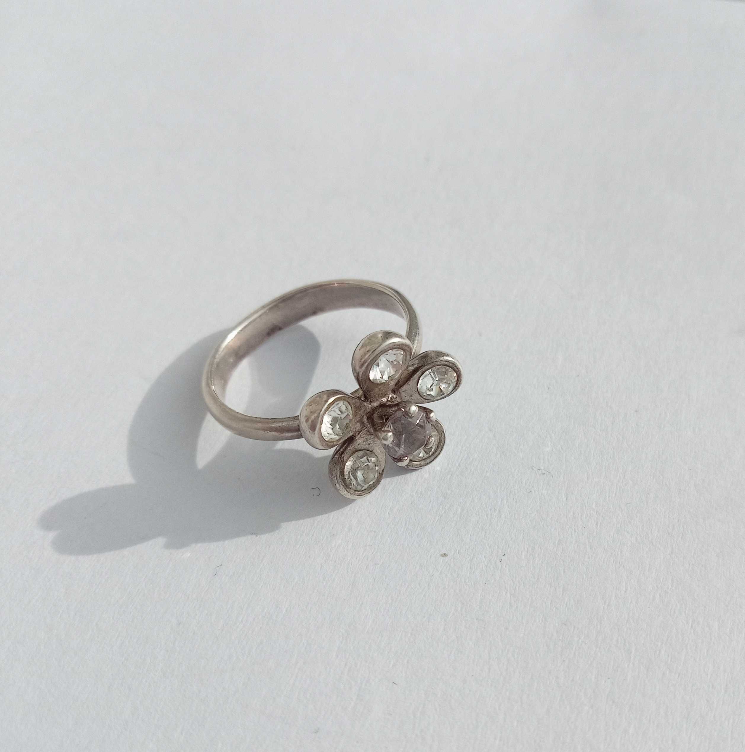 Кольцо колечко "Квіточка" з камнями срібло 925 проба Р 16 вінтаж
