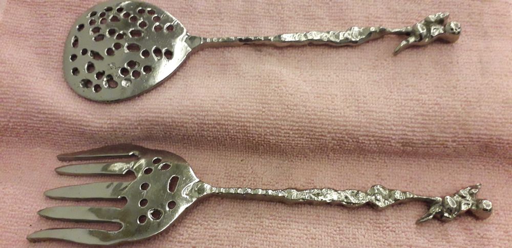 Talheres (3) com querubim, em metal prateado, muito antigos