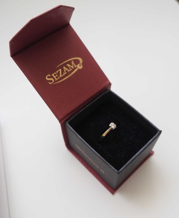 Pierścionek zaręczynowy z diamentem 0,15 ct – złoto 585 – rozmiar 11