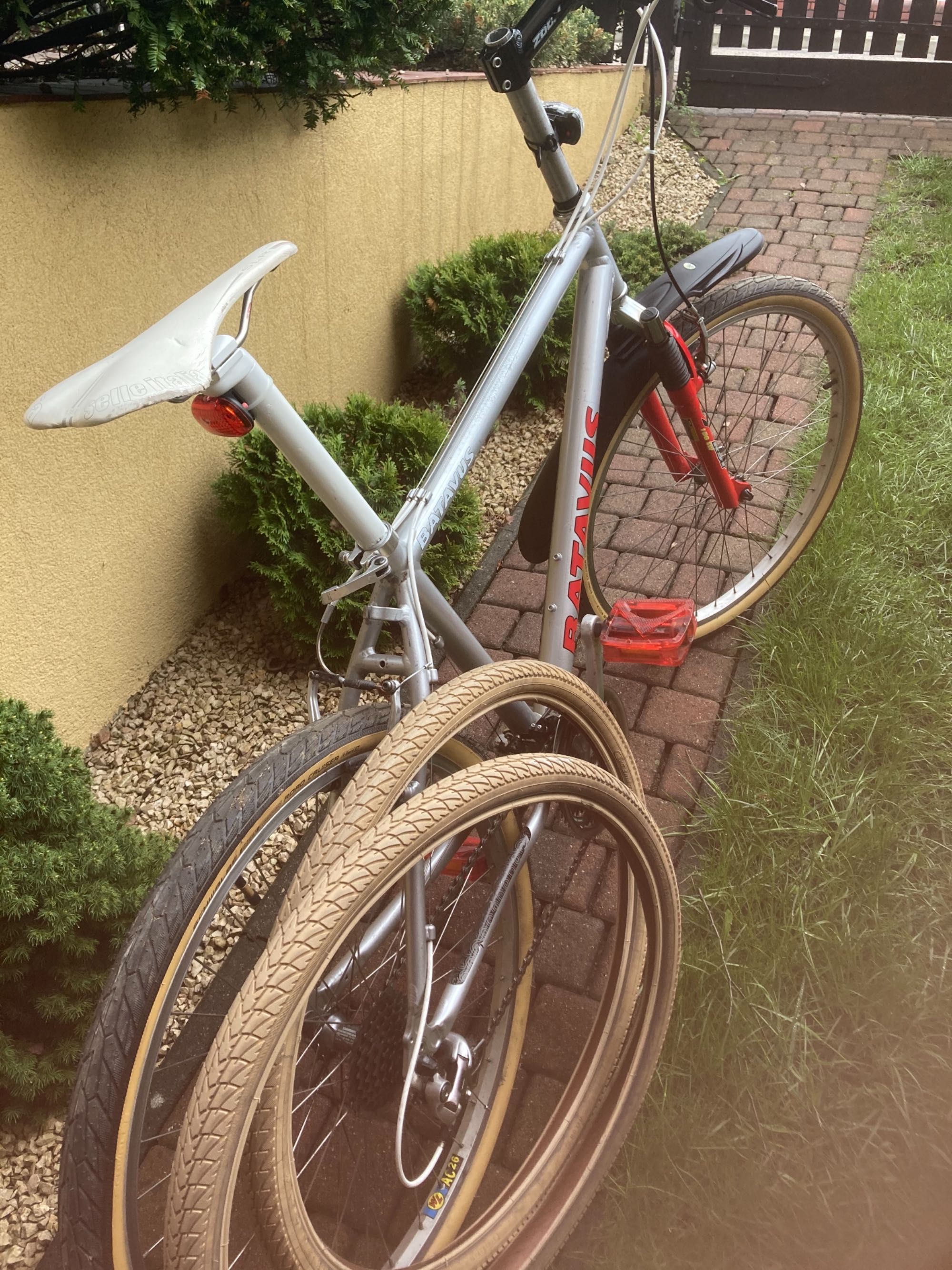 Sportowy rower Batavus  plus dwie opony