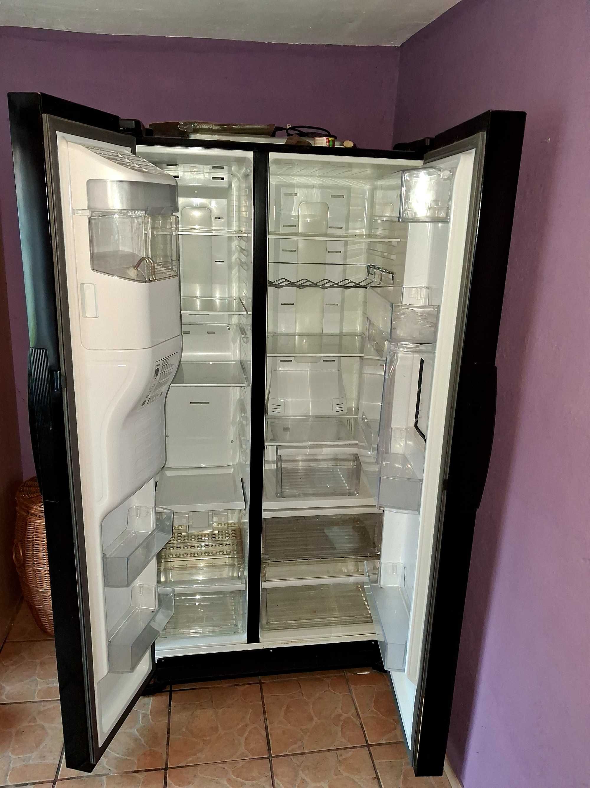 Lodówka SAMSUNG RS7687FHCBC Side by Side