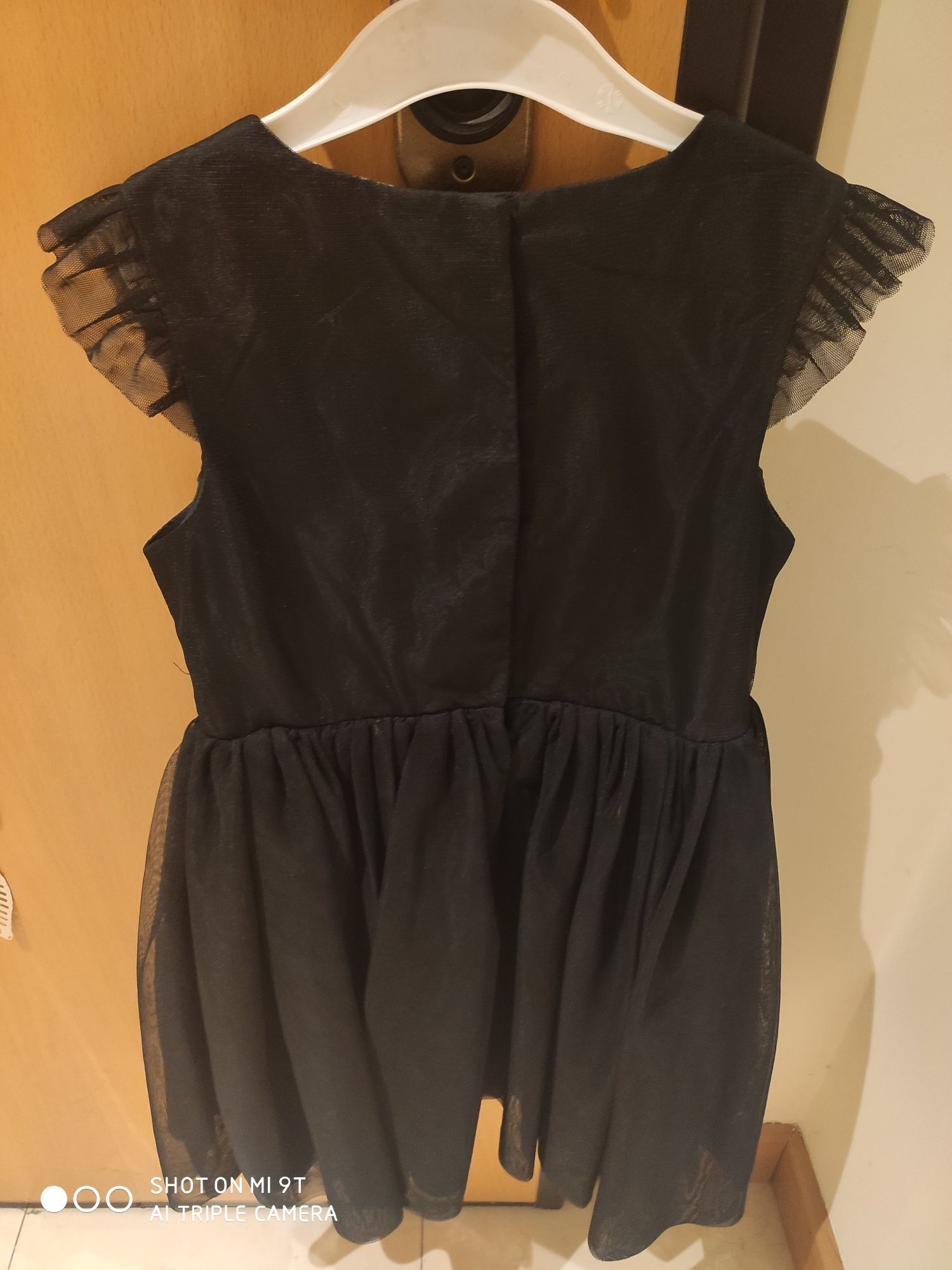 Vestidos de pretos como novos