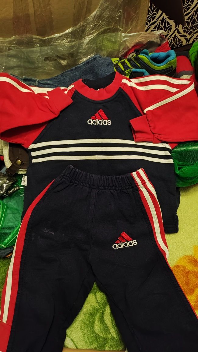 Дитячий спортивний костюм фірми Adidas