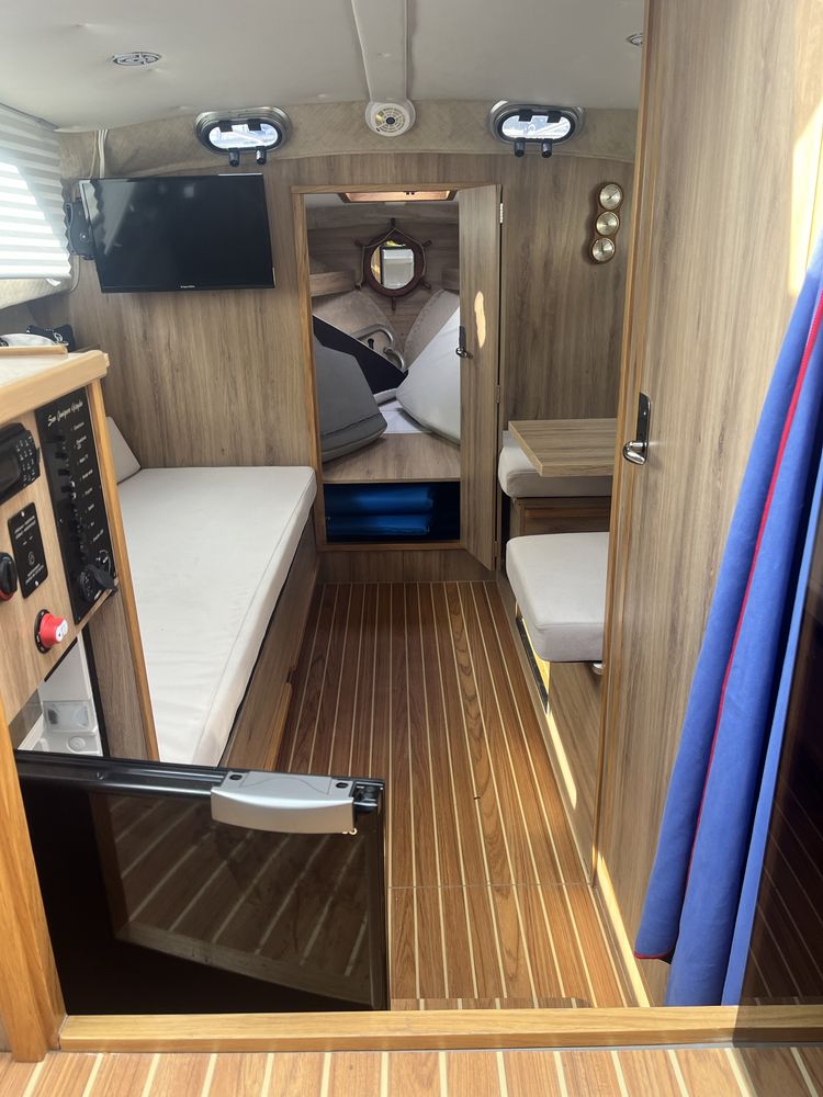 Jacht Motorowy Hastla 26 houseboat Bogate Wyposazenie