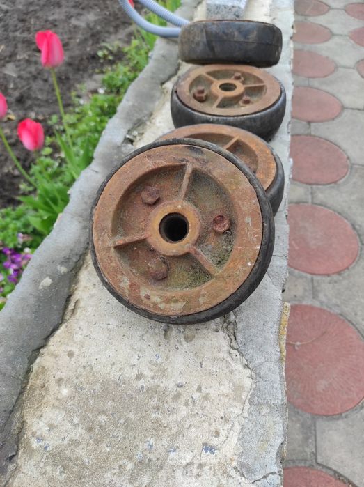 Продам колеса на тачку(одне в наявності)