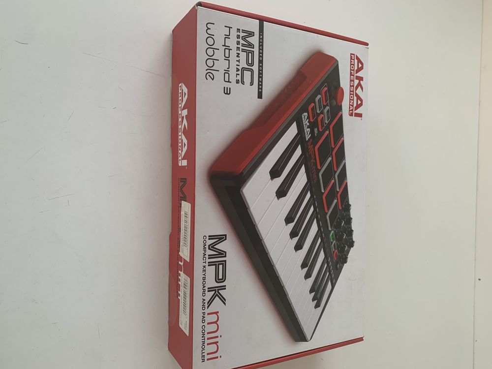 Мидиклавиатура AKAI MPK mini