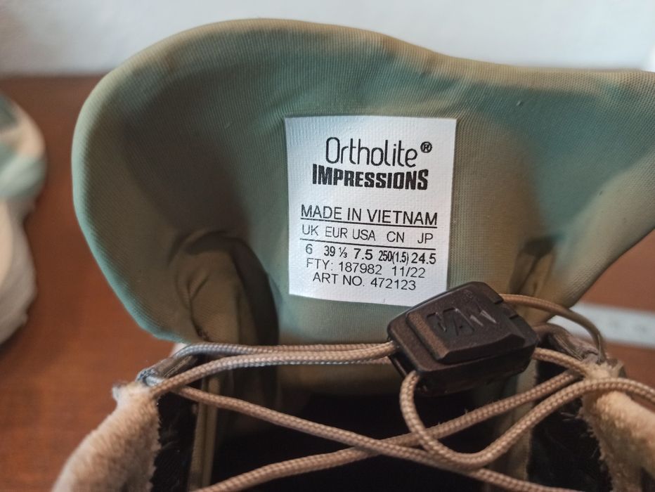 SALOMON SENSE RIDE 5 кросівки для бігу 39⅓ розмір