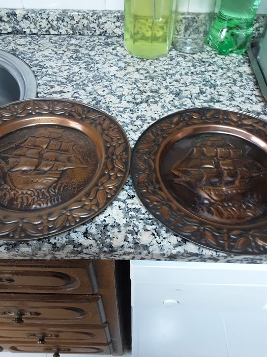 2 pratos  em cobre 25 cm diâmetro