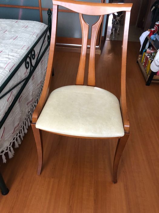 4 Cadeiras de sala em bom estado