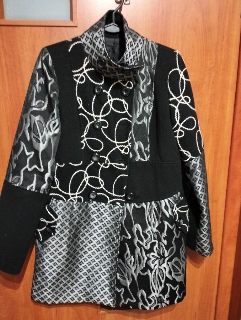 Płaszczyk w stylu desigual