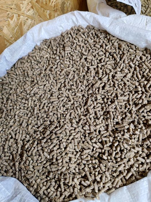 Корм для дорослих курей