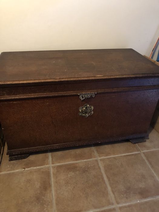 Mala em madeira trabalhada