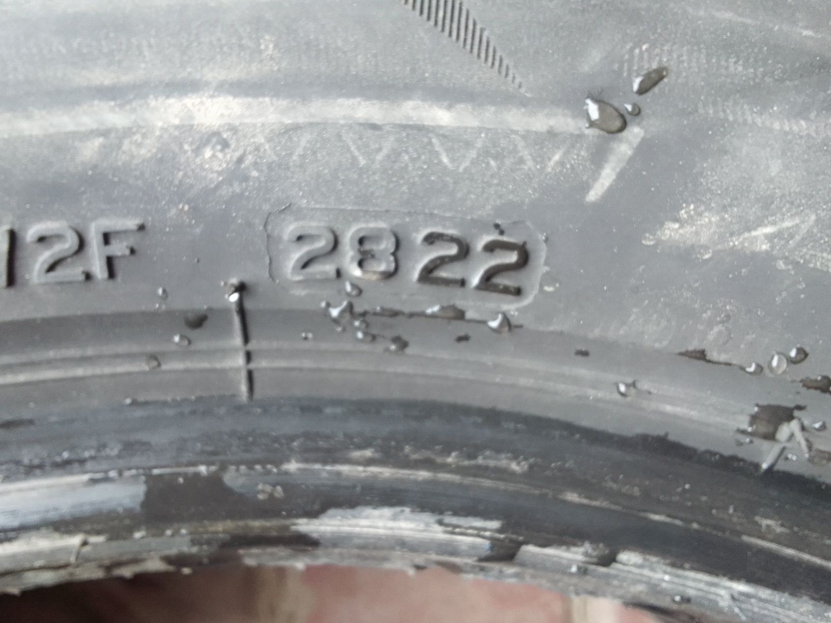 Opona zimowa 215/60r16 BRIDGESTONE 2022r