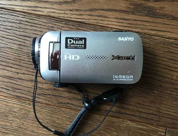 Видеокамера Sanyo VPC-GH1 Silver