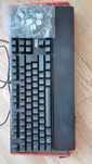 Trzy klawiatury komputerowe - Logitech, Cherry, AOC