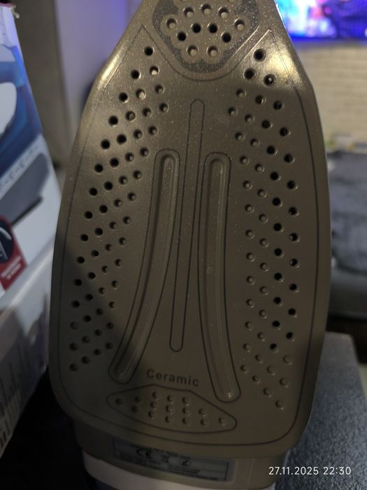 Утюг Raven Польша с пароударом 2800w