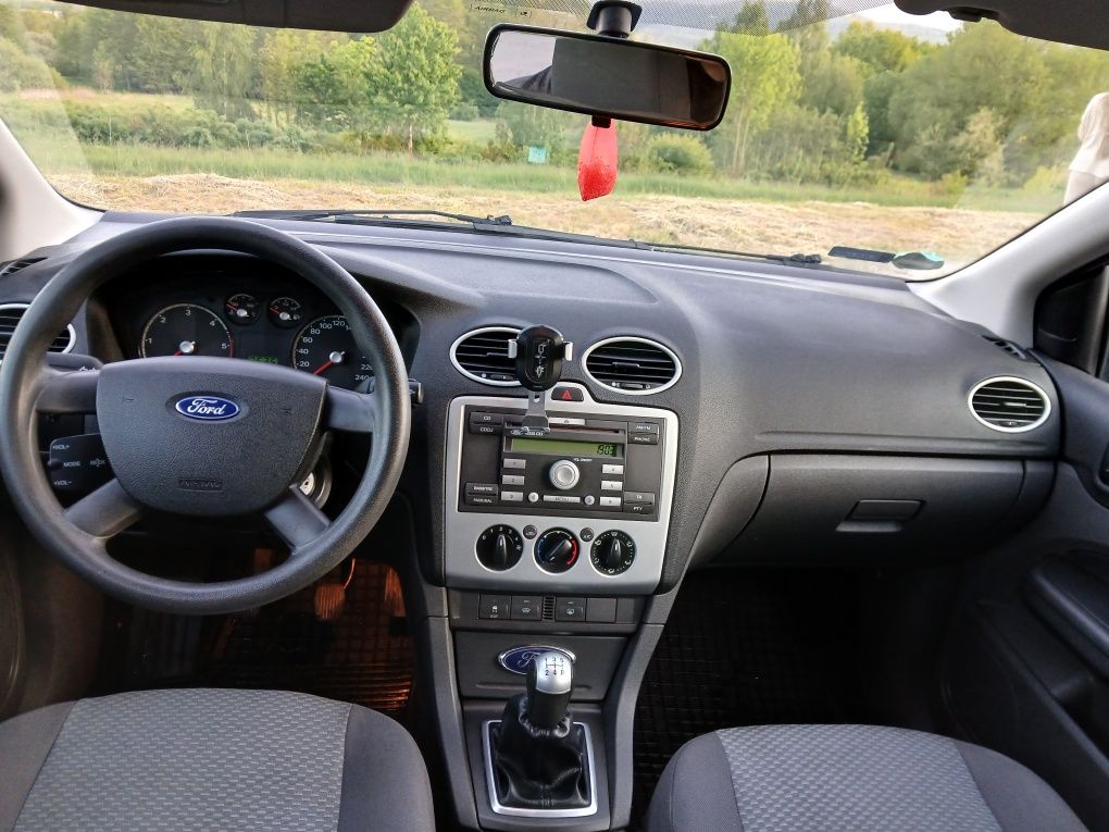 FORD      FOCUS     2005r.
