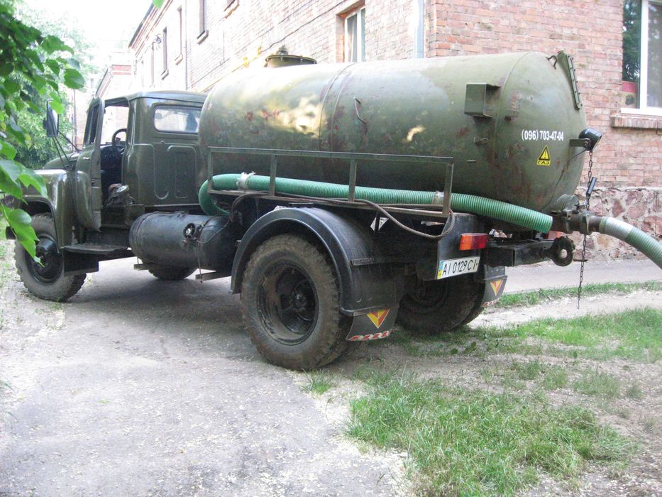 Послуги ассенізатора. Викачка ям. Откачка туалета.