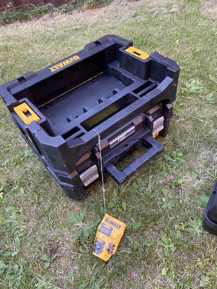 Ящик для инструмента Dewalt Tstak