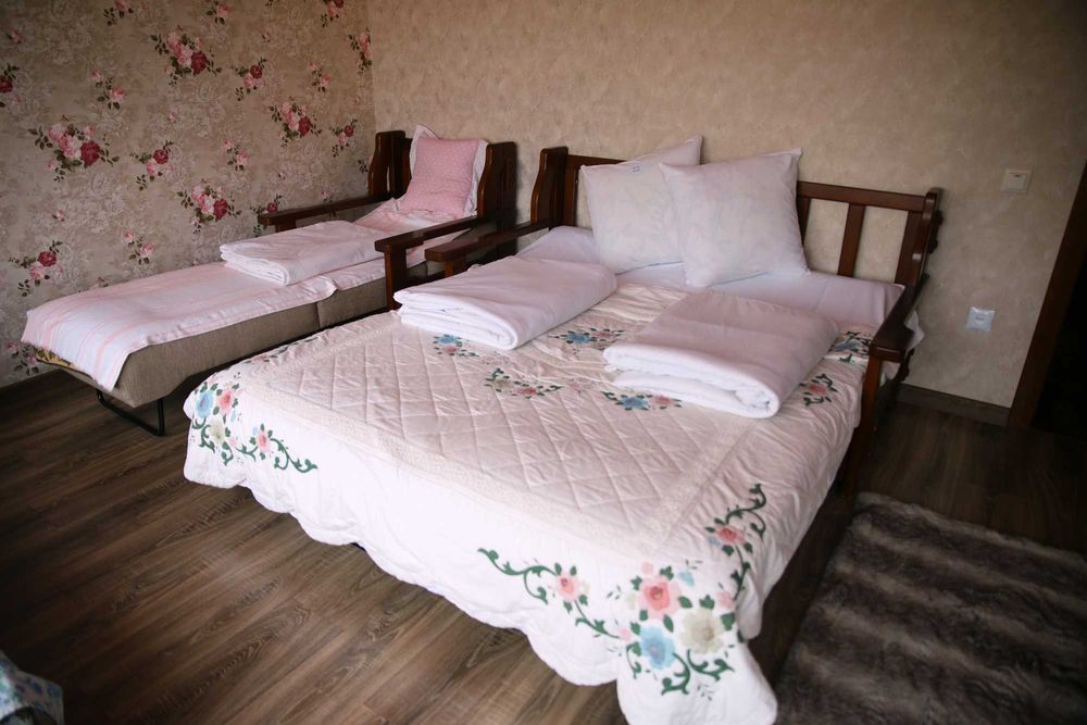 Частина будинку подобово біля озера(ціна з особи)