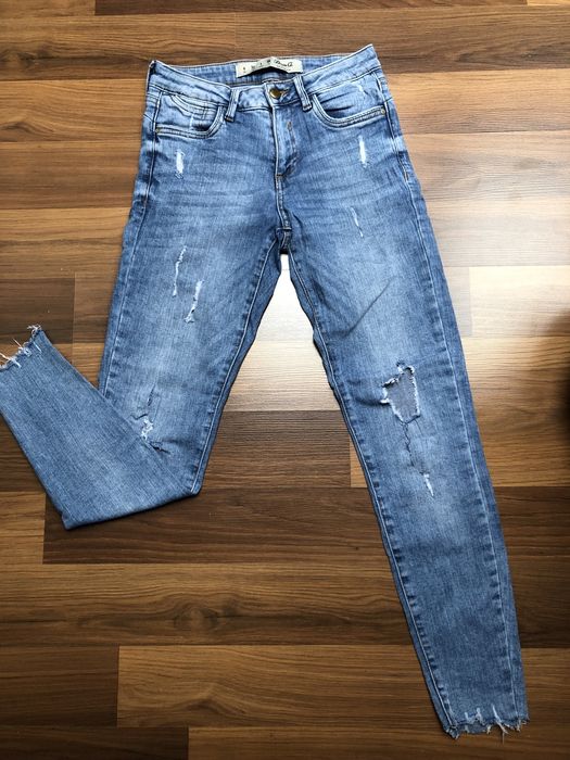 Jeansy niebieskie z dziurami Denim Co rozmiar 34