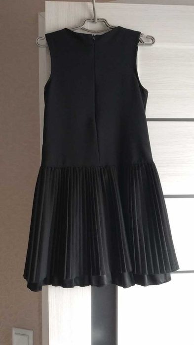 Шкільна суконька чорного кольору