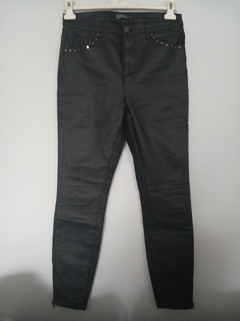 Czarne spodnie z Eco skóry