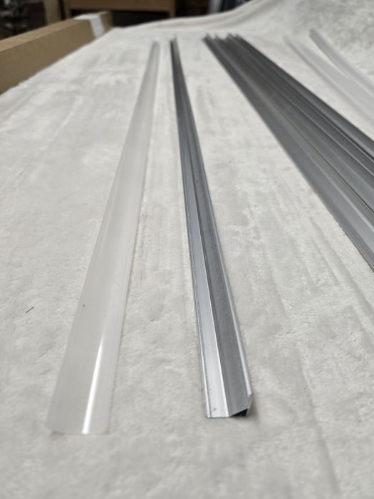 Listew aluminiowa na taśmę led 1m kątowa i prosta