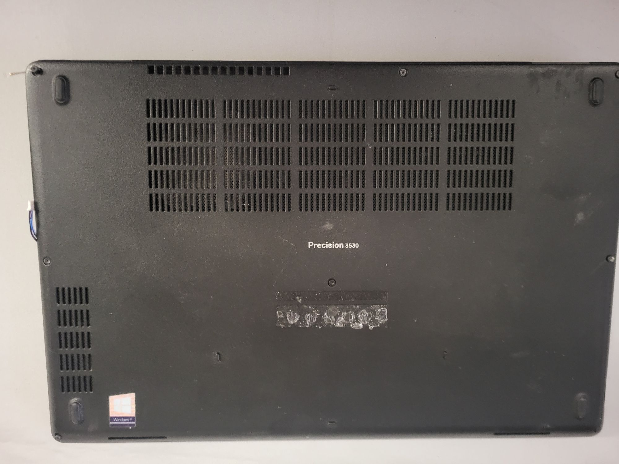 Sprzedam calą obudowe wraz z zawiasami do Dell Precision 3530