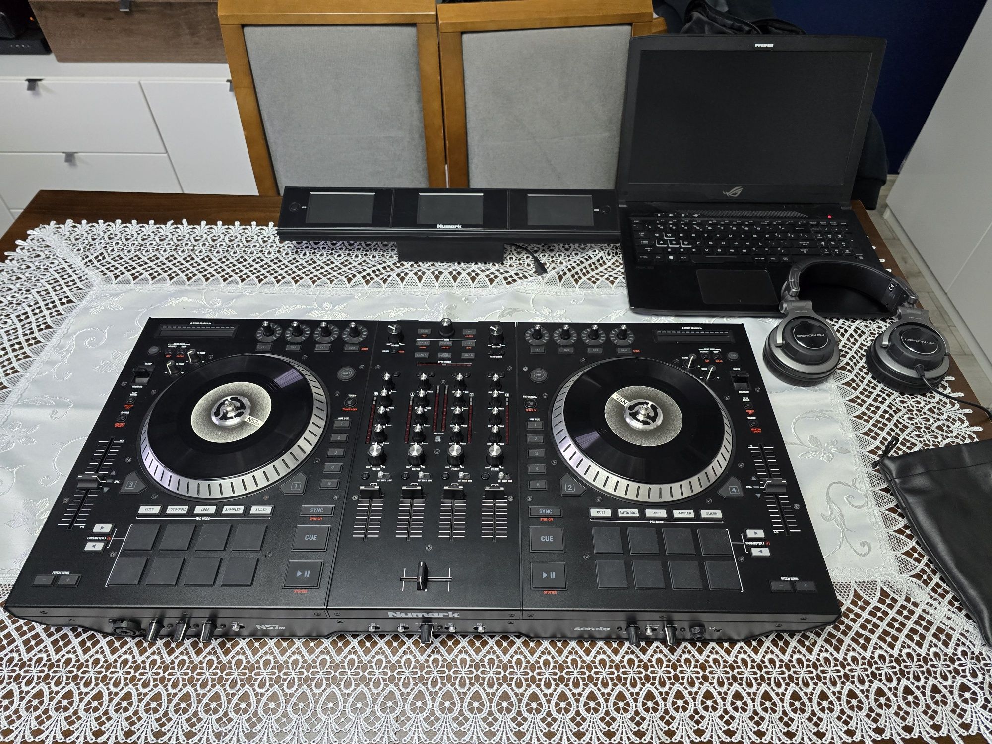 Konsola DJ Kontroler Numark NS7 III + 3 ekrany