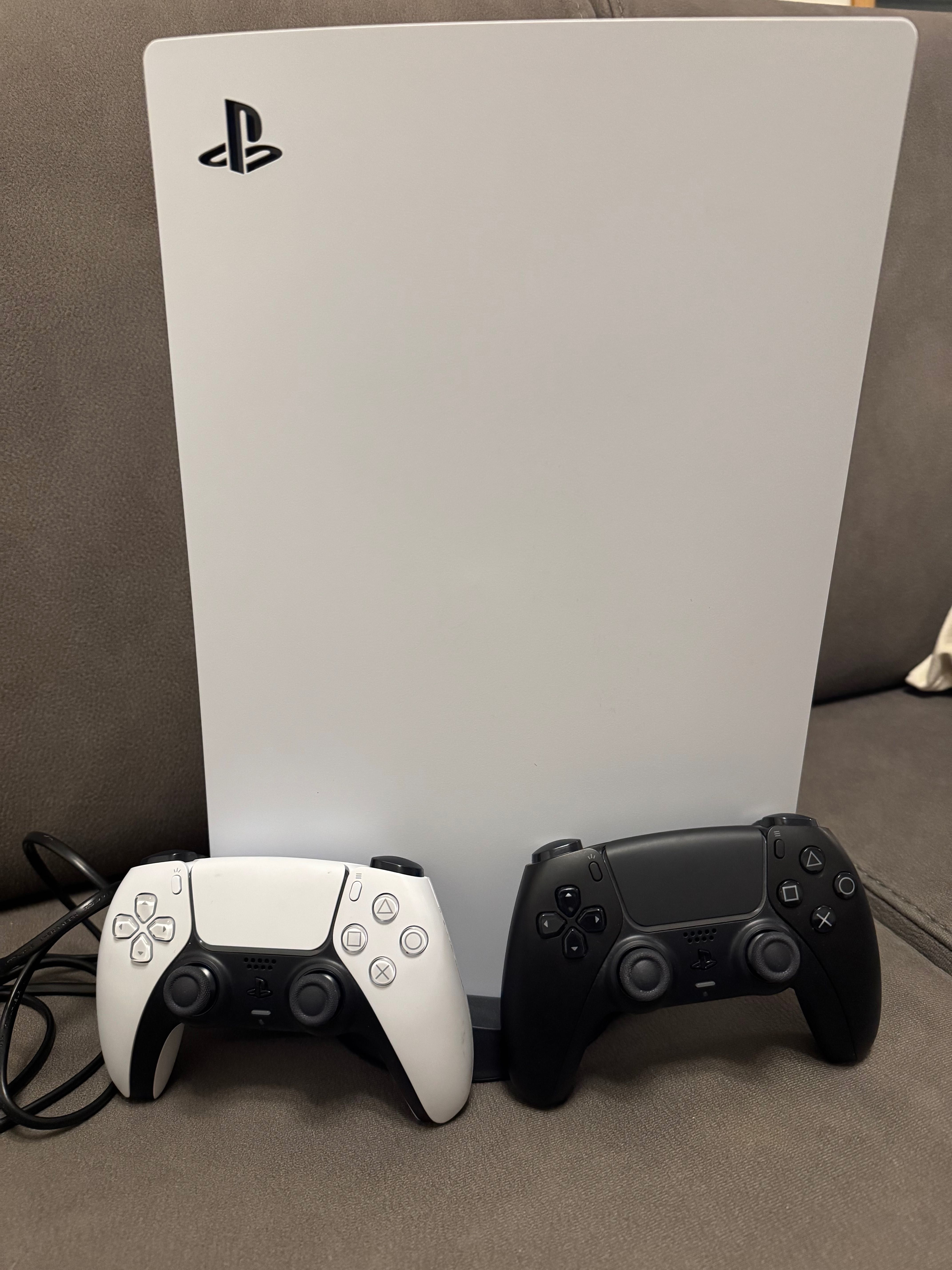 Playstation 5 CD - 2 comandos + Jogo