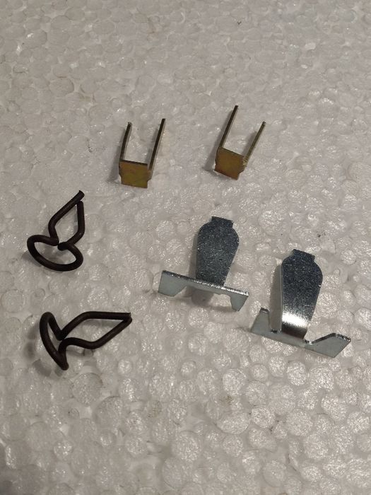 Продам молдинги на Москвич 407-403, 403 ИЭ и крепления к ним.