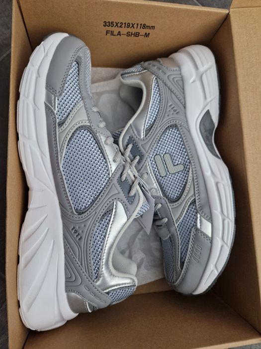 Sapatilhas Fila novas.