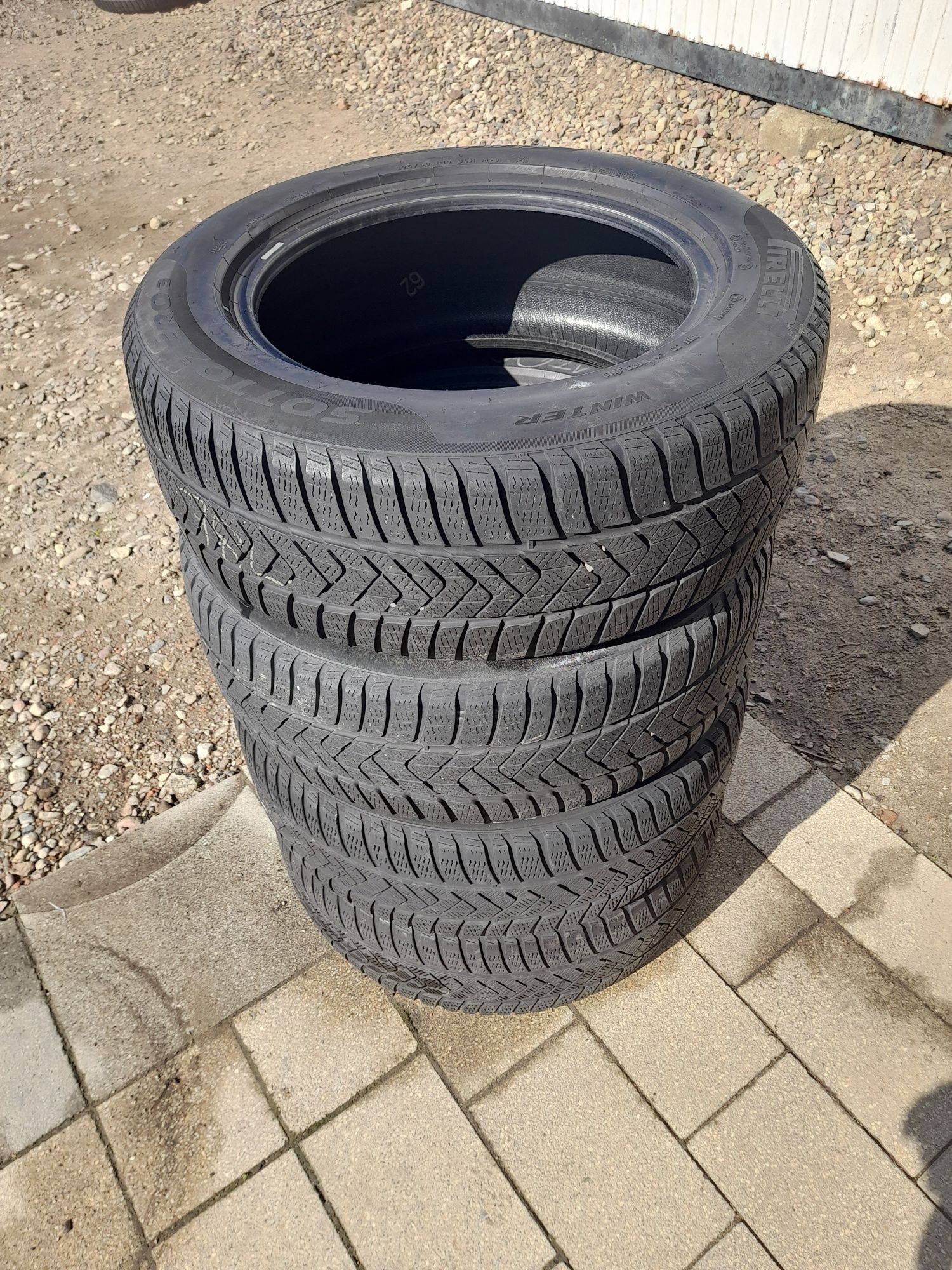 Opony zimowe Pirelli Sottozero 225 60 r17