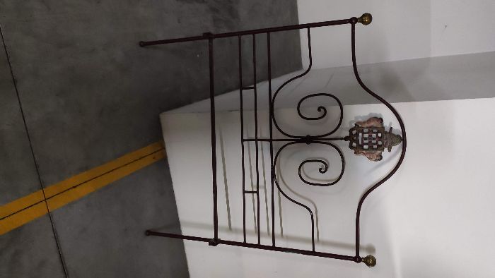 Cama de ferro com colchão