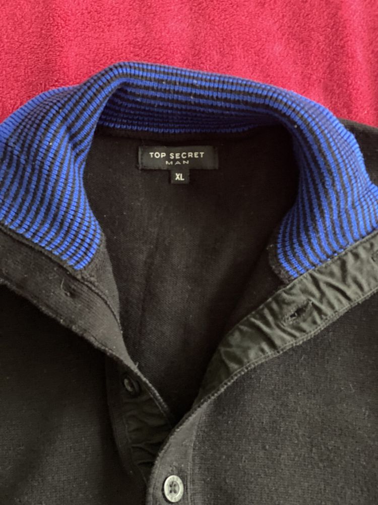 Męski sweter zapinany pod szyją