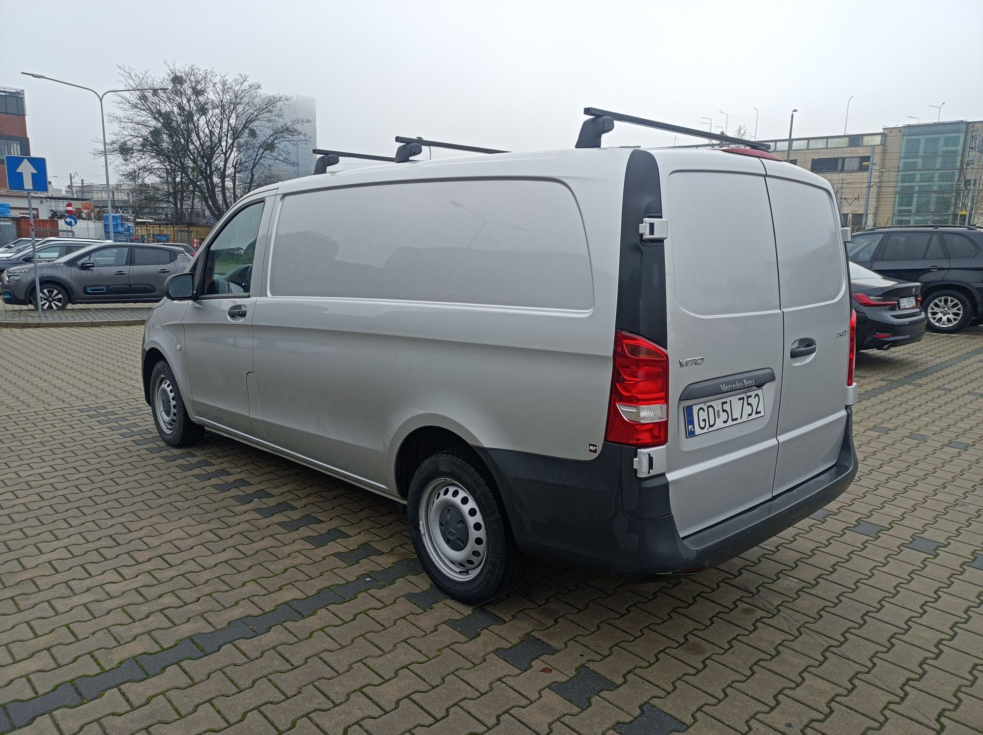 Wypożyczalnia Bus Mercedes Vito Furgon L2H1 Wynajem