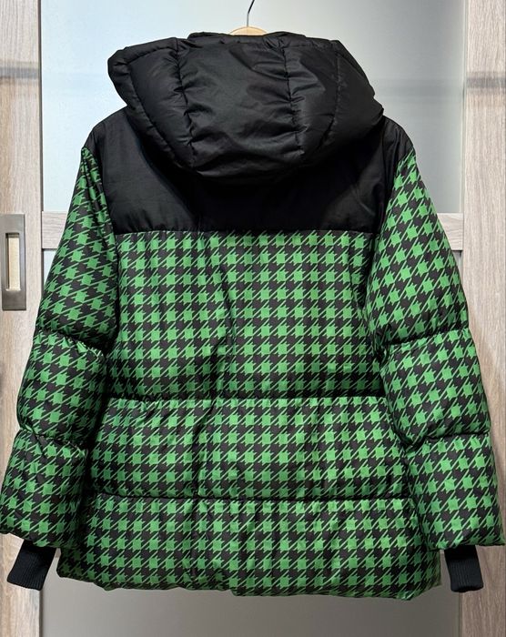 Модная стильная курточка с капюшоном S-M размер