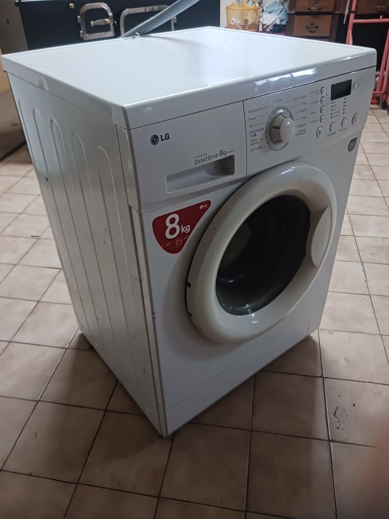 Vendo máquina de lavar roupa LG 8 kg classe A+ , em ótimo estado possi