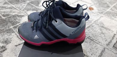 Adidasy dziecięce terrex w rozmiarze 32